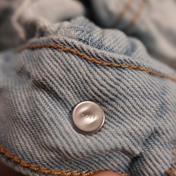 Levi’s ’94 Baggy Denim Shorts Women’s W24, 7” Inseam - Picture 10 of 12